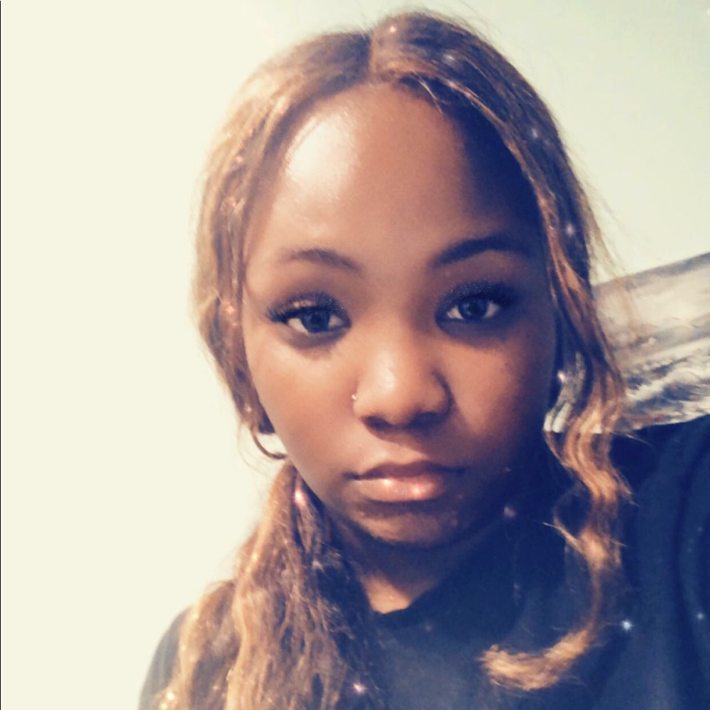Meet your Posher, Alexandra